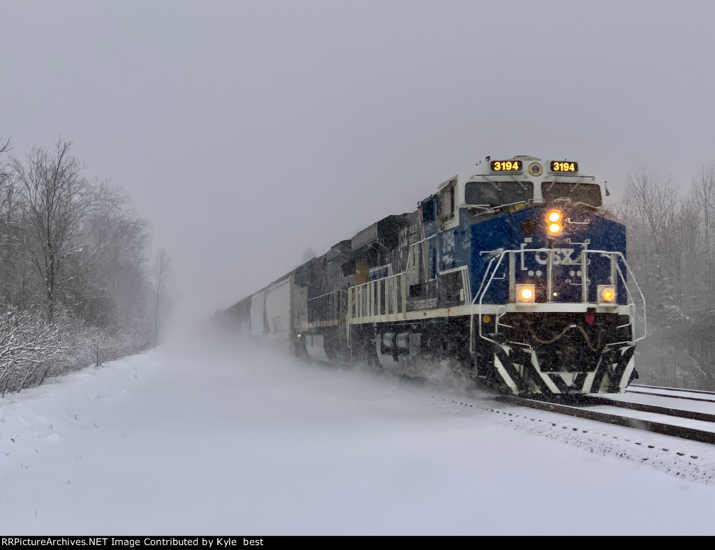 CSX 3194 on Q363